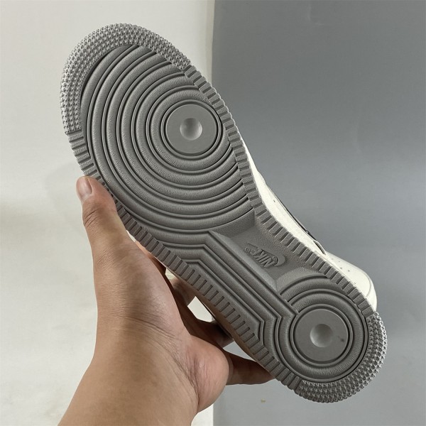 Bape x Nike Air Force 1 07 Low Beige Noir chaussures AA1356-115