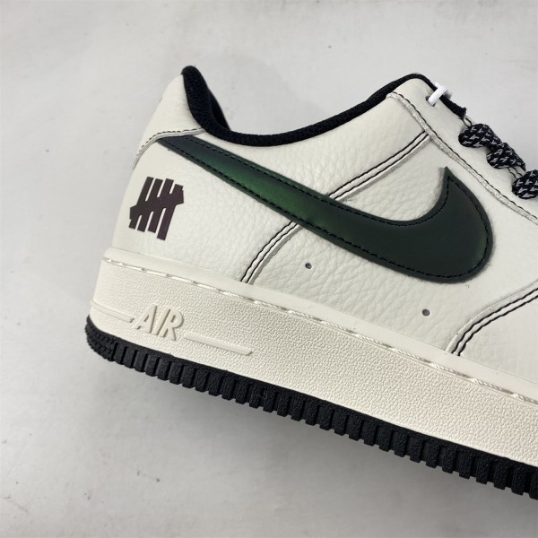 Undefeated x Nike Air Force 1 Low Beige Camaleonte Nero UN2588-121