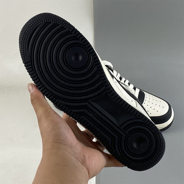 Nike Air Force 1 07 Low Stripe Noir Blanche Chaussures CJ1391-121