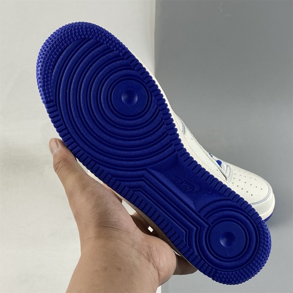 UNDEFEATED x Nike Air Force 1 Low Skateboard Blanc et Bleu UN1570-680