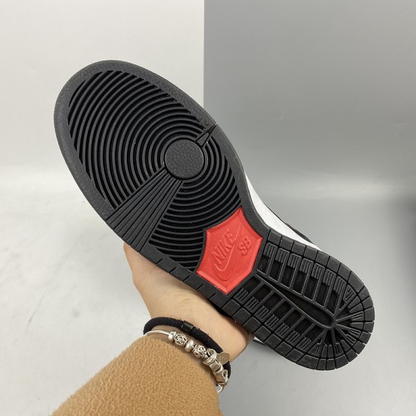 Nike Dunk SB Low Reptile Gucci shoes 304292-055