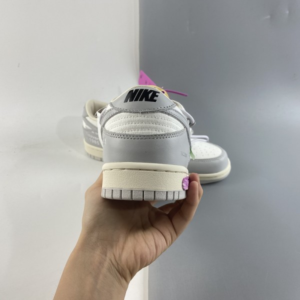 Off-White x Nike Dunk Low 03 of 50